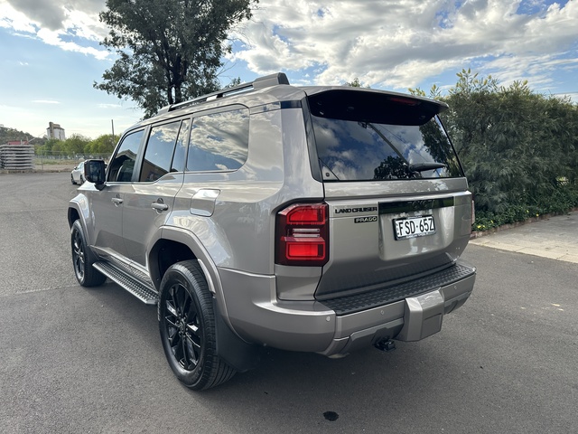 2024 Toyota Prado - Image 13