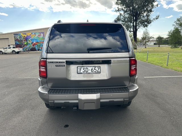 2024 Toyota Prado - Image 14