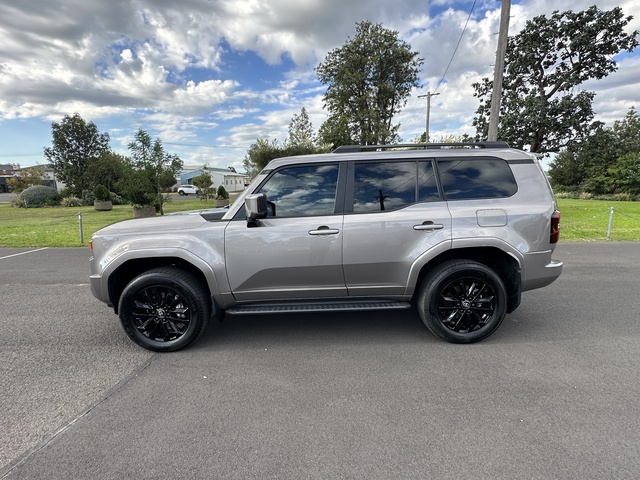2024 Toyota Prado - Image 15