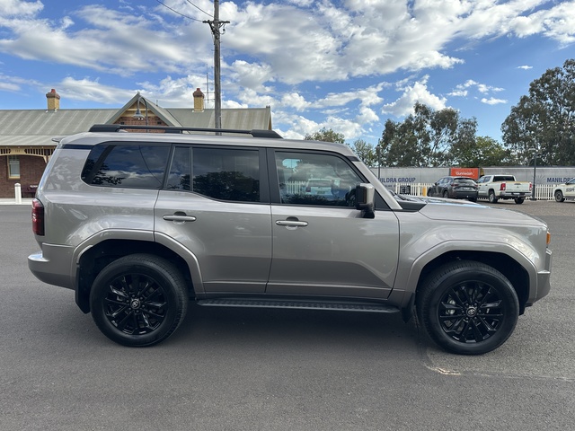 2024 Toyota Prado - Image 16