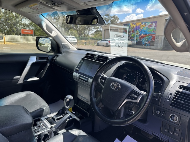 2022 Toyota Prado - Image 12